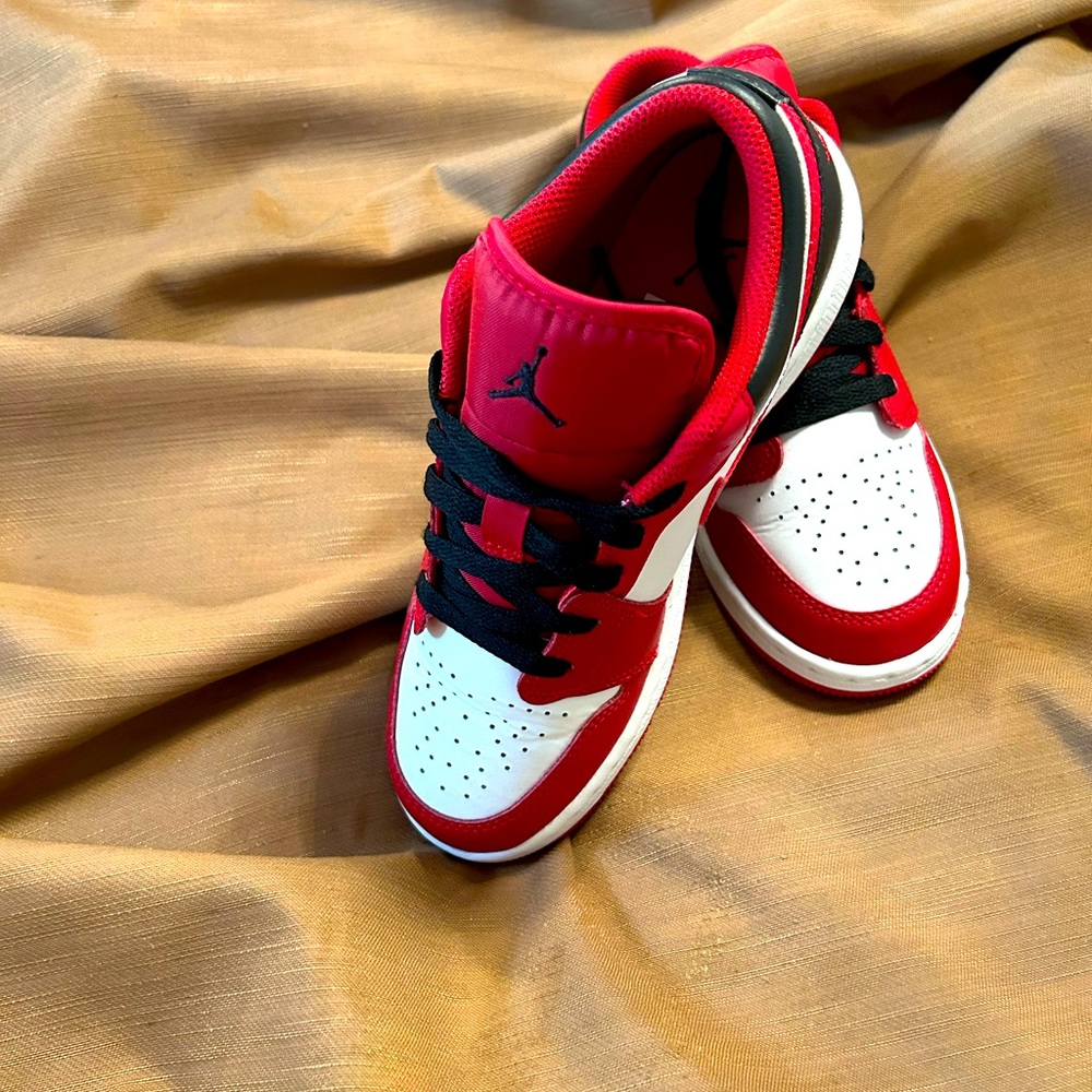 Air Jordan 1 Low (GS), 4.5 Youth, White/Gym Red-Black
